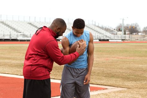 How to Teach Kids to Catch a Football What Is Growth Mindset, How To Build Resilience, Football Training Drills, Mindset Activities, Growth Mindset Activities, How To Teach Kids, Organization Skills, Kids Talking, Youth Football