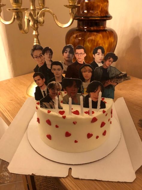 Cake With All My Crushes, Crush Cake Ideas, Cake Ideas 14th Birthday, Kpop Inspired Cake, Tell Them I’m Legal Cake, Crushes Cake, Celeb Crush Cake, Birthday Cake With Picture, Cake With Picture On It