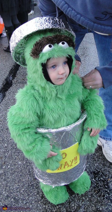 Oscar The Grouch - Halloween Costume Contest via @costume_works Oscar The Grouch Costume, Diy Scooby, Diy Baby Halloween Costumes, Diy Baby Costumes, Baby Kostüm, Costume Works, Homemade Halloween Costumes, Baby Costume, Oscar The Grouch