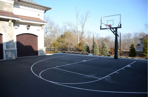 driveway basketball court Basketball Hoop Driveway, Home Basketball Court, Basketball Court Backyard, Backyard Basketball, Custom Driveway, Outdoor Basketball Court, Pool Basketball, Basketball Information, Basketball Tickets