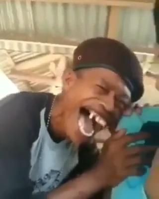 Omg hahahahah 😂🤣 [Video] | Crazy funny videos, Really funny joke, Funny images laughter Funny Laugh Videos, Best Funny Video, Comedy Photos, Funny Vines Youtube, Funny Tik Tok, Trend Tiktok, Funny Short Video Clips, Funny Songs, Funny Tiktok