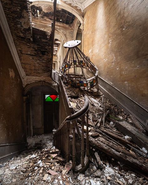 Jeroen Taal (@jeroentaal) | Instagram Portuguese Villa, Villa Staircase, Chandelier Staircase, Huge Chandelier, Colourful Wallpaper, Beautiful Villa, Abandoned Things, Banner Images, Beautiful Villas