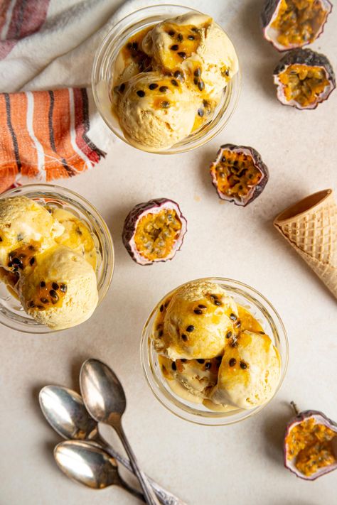 Passion Fruit Ice Cream, Frozen Treats Recipes, Ice Cream Month, Passion Fruit Curd, Passionfruit Recipes, Easy Ice Cream Recipe, Ice Cream Containers, Fruit Ice Cream, Ice Cream Ingredients