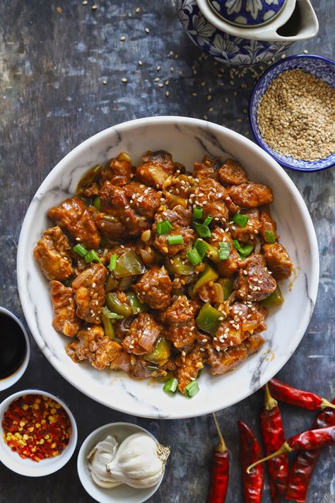 Chilli Chicken is a spice-rich, Indian Chinese style stir-fry chicken. Learn how to make dry chilli chicken in a few simple steps. Chicken Delight, Chilli Chicken Recipe, Indian Food Photography, Manchurian Recipe, Chilli Paneer, Chicken Receipes, Fry Chicken, Photo Graphy, Architecture Restaurant