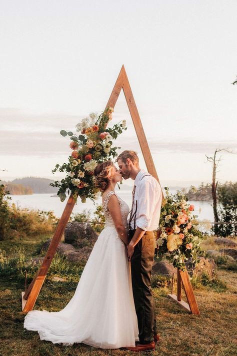 Floral Ceremony Arch, Summer Bridal Bouquet, Floral Ceremony, Wedding Theme Color Schemes, Summer Wedding Ceremony, Bridal Bouquet Summer, Late Summer Wedding, Flowers Wedding Bouquet, Floral Design Wedding