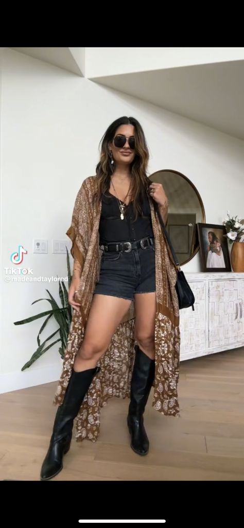 Dress Shorts Outfit, Boho Dress Short, Casual Chic Spring, Boho Summer Outfits, Nashville Outfits, Christian Fashion, City Outfits, Boho Chic Outfits, Classy Casual Outfits