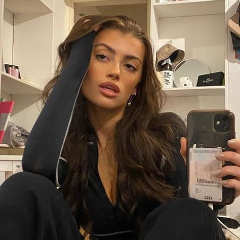 Freya Tidy, Brown Hair Inspo, Makeup Eye Looks, Glamour Makeup, Girl Icons, Cute Casual Outfits, Get The Look, Hair Inspo, Brown Hair