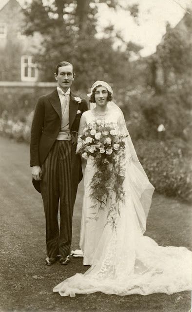 50 Fascinating Vintage Wedding Photos From the Roaring 20s ~ Vintage Everyday Roaring Twenties Wedding, Wedding Dresses Vintage 20s, Old Wedding Photos, Vintage Bridal Fashion, 1920s Wedding Dress, Nostalgic Wedding, The Roaring 20s, Vintage Wedding Photography, Portrait Vintage