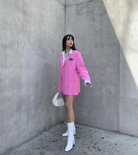 Bright Colors Fashion, Swag Girl Style, Fashion Tops Blouse, Pink Suit, Pink Blazer, Streetwear Fashion Women, White Boots, Vest Outfits, Blazer Outfits