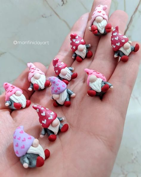 Miniature Gnomes, Flower Wall Hanging Decor, Room Hanging Decor, Diy Paper Wall Hanging, Wall Hanging Ideas, Flower Wall Hanging, Hanging Ideas, Paper Wall Hanging, Polymer Clay Figures