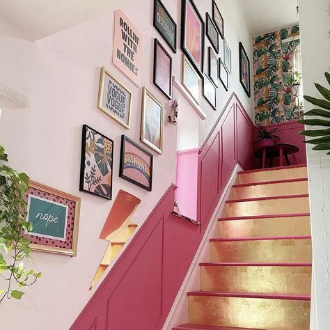 Gold leaf and some super-bright paint were all it took to give this staircase a dramatic makeover – and it cost less than £116! Stairway Makeover, Retro Basement, Pink Hallway, Bright Hallway, Stairwell Wall, Gallery Wall Staircase, Hall Stairs, Staircase Wall Decor, Painted Staircases