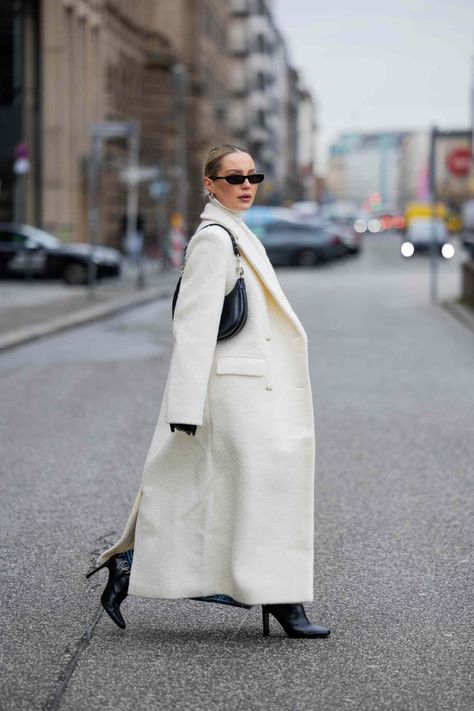 What to Wear On Freezing 30-Degree Days, According to Fashion Influencers Chicago Women, Rock My Style, Oversized Coats, Winter Outfit Ideas, Spring Work Outfits, Outfits To Wear, Warm Leggings, Wool Trench Coat, Sweater Dresses