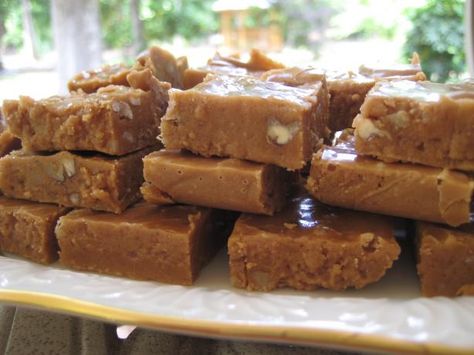 Sour cream fudge Sour Cream Fudge Recipe, Sour Cream Fudge, Cream Fudge Recipe, Cream Fudge, Christmas Food Treats, Holiday Pies, Candy Truffles, Fudge Recipe, Homemade Candies