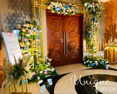 The Grandeur ✨ Concept, Design & Decor @uniquedecors_ek The grand day needs a banquet kind of reception to create a wow feel to the guest walking in. #uniquedecor_ek #weddingreceptiondecor #weddinginspiration #weddingtrends #weddingdesign #weddingdecor #weddingstyle #weddingdecor #instawedding #weddingplanning #weddingday #eventdecor #eventstyling #weddingfun #thebigday #decorinspo #bigfatindianwedding #florals #florist #weddingblog #luxurywedding #southindianweddings Banquet Entrance Decoration, Banquet Entrance, Sangeet Entrance, Entrance Wedding, Ganesh Decoration, Wedding Entry, Diamond Decor, Entry Gate, Gate Decoration