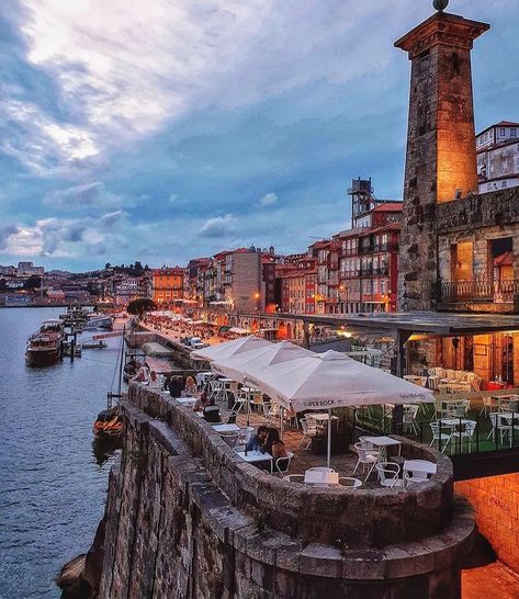 Porto Portugal, This City, Varanasi, Historical Architecture, Paris Skyline, Location History, Portugal, Paintings, Architecture