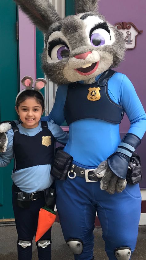 Officer Hopps, Judy Hopps Costume, Universal Studios Characters, Puppet Costume, Cute Disney Characters, Judy Hopps, Disney World Pictures, Disney World Characters, Dancing Cat