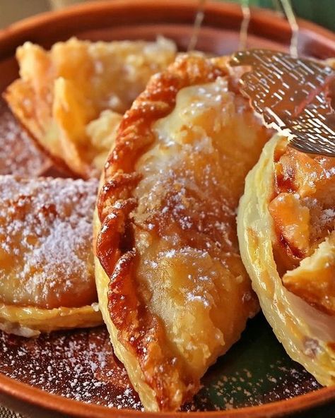 Stephvnietea Peach Pies, Nigella Lawson Recipes, Fried Apple, Air Fryer Recipes Dessert, Fried Apple Pies, Peach Pie Recipes, Peach Pie Filling, Fried Pies, Fried Apples