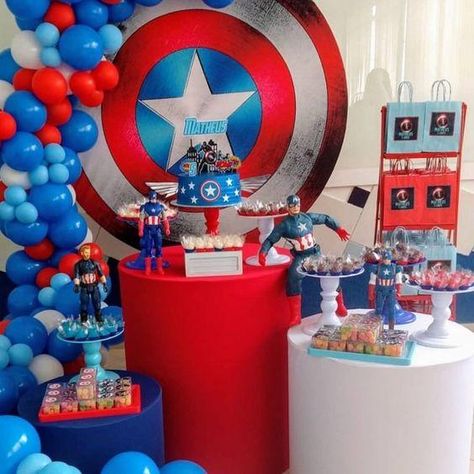 Ideas de decoración de Capitán América Ideas para una fiesta del Capitán América - Todo Bonito Captain America Party Decorations, America Decorations, Captain America Birthday Cake, Red Party Themes, Avengers Birthday Party Decorations, Captain America Birthday Party, Captain America Party, Captain America Birthday, Marvel Birthday Party