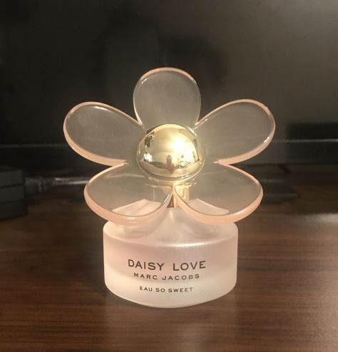 Marc Jacobs Aesthetic, Daisy Love Marc Jacobs, Daisy Love Eau So Sweet, Japan Grand Prix, Marc Jacobs Perfume, Sweet Aesthetic, Daisy Perfume, Love Dark, Daisy Love