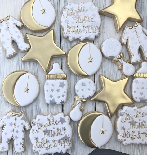 Christal Garcia | Twinkle little star just keeps getting requested & we love it ⭐️🌟✨ How ‘bout that gold game tho ✨ it’s on point in this set 😍… | Instagram Twinkle Twinkle Little Star Cookies, Baby Shower Cookies Neutral, Moon Baby Shower Theme, Baby Shower Fruit, Moon Cookies, Twinkle Twinkle Baby Shower, Baby Shower Cake Pops, Baby Shower Theme Decorations, Baby Shower Cakes For Boys