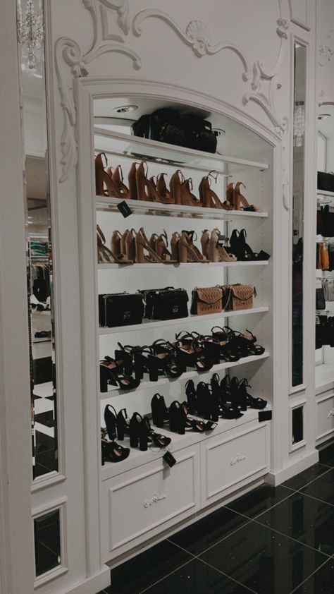 Shoes Aesthetic Collection, Heels Collection Aesthetic, Makeup Shoes Purse Wallpaper, High Heels Collection Closet, Heels Luxury Aesthetic, Heels Collection Closet Aesthetic, Shoe Rack Aesthetic, Shoes Shopping, Wardrobe Room