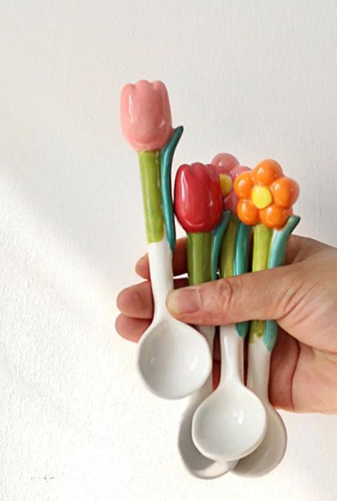 Interesting Ceramic Ideas, Functional Ceramics Ideas Unique, Quick Clay Projects, Clay Spoon Rest Diy, Clay Hand Building Ideas, Diy Spoon Rest, Model Clay Ideas, Cute Ceramics Ideas, Clay Kitchenware