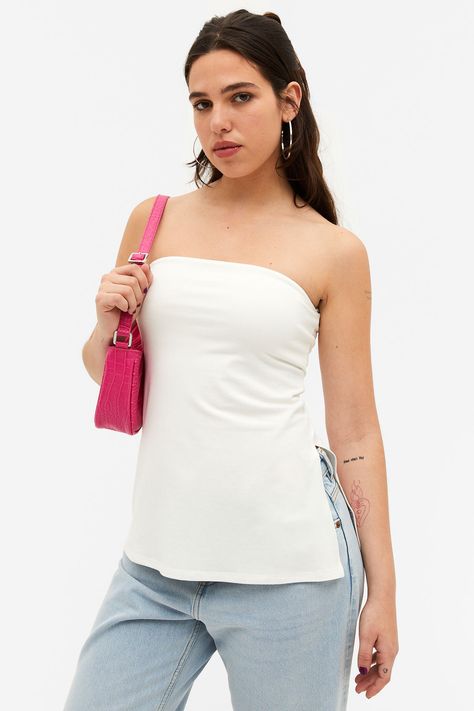 A sleeveless fitted bandeau top with an asymmetric design.* Tight fit.* Sleeveless.* Jersey fabric.In a size S the chest width is 67 cm and the length is 49 cm. Bandeau Outfit, White Bandeau Top, White Bandeau, Different World, A Different World, Sleeveless Tops, Asymmetrical Design, Top Sleeveless, Bandeau Top