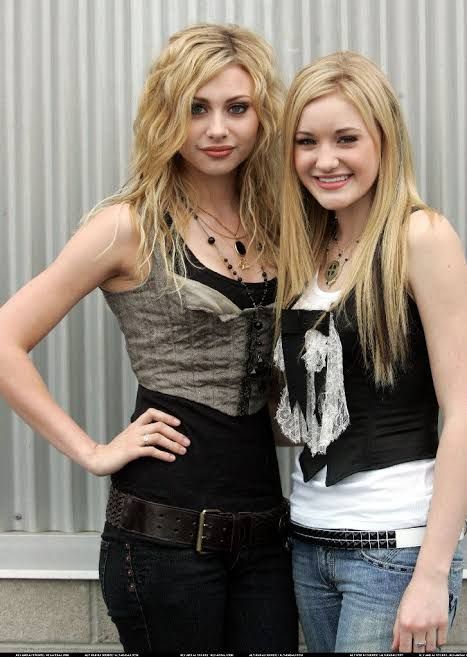 Noughties Fashion, Aly Aj, Celebrity Faceclaims, Alyson Michalka, 2000s Boho, Aly Michalka, Aly And Aj, Nickelodeon Girls, Aj Michalka