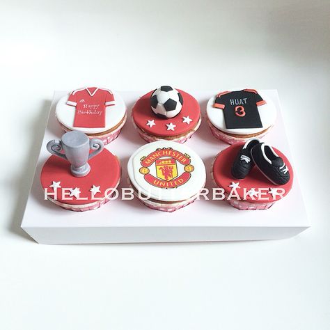 Manchester United themed cupcake Manchester United Cake, Football Birthday Cake, Birthday Cake Gift, Cake Cup, Fabulous Cakes, Cup Football, Cake Gift, Football Cake, Football Birthday