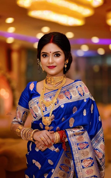 Reception Look Bride Indian Saree, Bengali Reception Look, Indian Bride Reception Look, Bengali Wedding Saree, Bengali Bride Look, Bengali Reception Bridal Look, Reception Look Bride Indian, Bengali Bride Reception Look, Royal Blue Saree