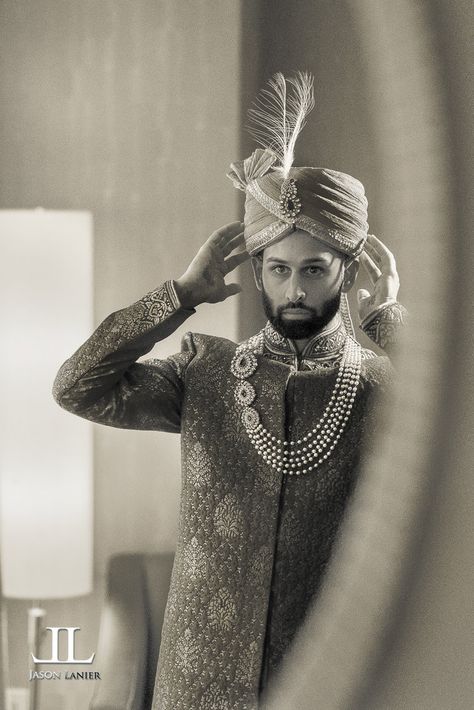 Bride Groom Poses, Groom Dress Men, Wedding Outfits For Groom, Indian Wedding Poses, Groom Photoshoot, Wedding Dresses Men Indian, Indian Wedding Fashion, Groom Wedding Dress, Indian Wedding Photography Couples