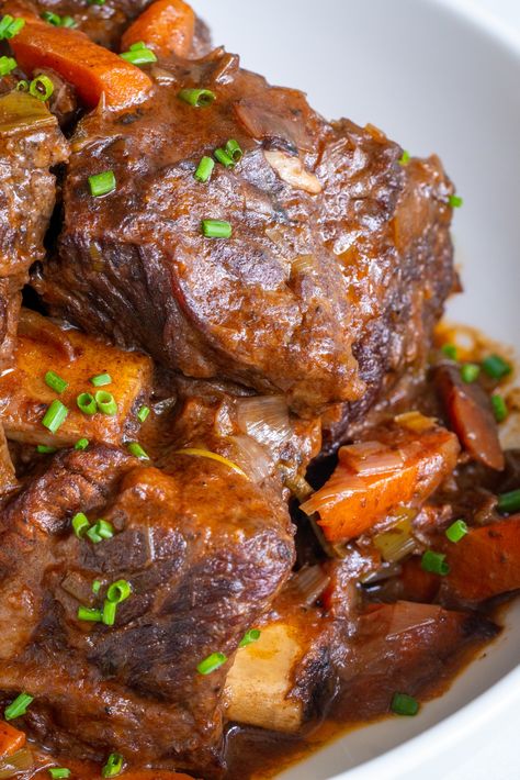 French Braised Short Ribs, Vleis Resepte, Ultimate Beef Stew, Red Wine Braised Short Ribs, Wine Braised Short Ribs, Vegan Ribs, Braised Short Ribs Recipe, Beef Ribs Recipe, Beef Short Rib Recipes