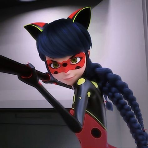 Ladybug Und Cat Noir, Futuristic Helmet, Ladybug Wallpaper, Angel Drawing, Miraculous Wallpaper, Marinette And Adrien, Marinette Dupain Cheng, Miraculous Characters, Miraculous Ladybug Fan Art