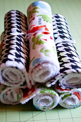 Burb Clothes Diy, Burp Cloth Tutorial, Burp Cloths Diy, Burp Clothes, Diy Outfits, Burp Rags, Diy Baby Shower Gifts, Diy Bebe, Genius Ideas