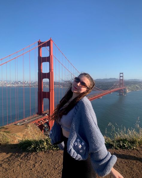 When taking pictures with the golden gate you have to go to battery spencer! This is the best place to get photos with the bridge! #sf #goldengate #sanfran #travel #photography #photoshoot Golden Gate Bridge Picture Ideas, San Francisco Pictures, La Aesthetic, Photography Location, Uc Berkeley, California Travel Road Trips, San Fran, Aesthetic Photos, Location Photography