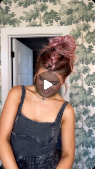 Braids And Buns Hairstyles Black, Bun For Shoulder Length Hair Easy, Half Messy Bun Top Knot, How To Do Messy Buns Step By Step, Mess Bun Tutorial, Top Knot Half Up Half Down, Medium Length Hair Messy Bun, Cut Hair Diy, Half Up Hair Ideas