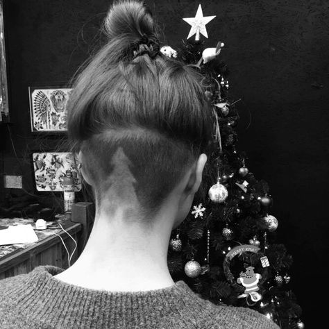 Christmas tree women's undercut design by me, Philth Like #festive #Christmas #womensundercut #hairpattern Christmas Shaved Hair Design, Christmas Undercut Designs, Christmas Undercut, Nape Undercut Designs, Womens Undercut, Undercut Ideas, Undercut Design, Hair Tattoo Designs, Women's Undercut