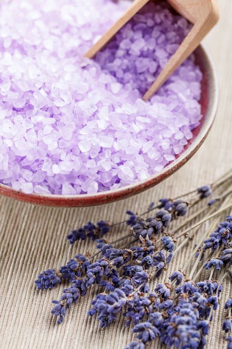 Salt Making, Natural Bath Salts, Lavender Lotion, Lavender Spa, Lavender Bath Salts, Spa Style, Chamomile Oil, Lavender Bath, Ritual Bath