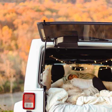 Trunk Date, Jeep Trunk, Jeeps Wrangler, Girl Camping, Cars Jeep, Jeep Camping, Camping Vibes, Dream Cars Jeep, Jeep Girl