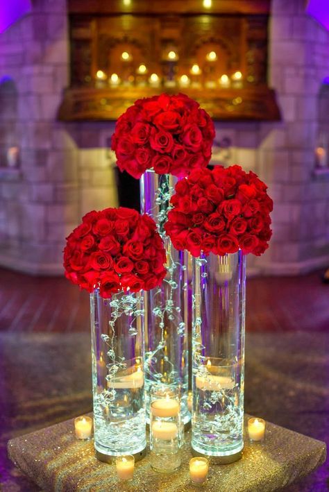 Red Quince Theme, Quince Centerpieces, Centerpieces Quinceanera, Red Quinceanera Ideas, Quinceanera Centerpieces, Red Centerpieces, Red Quince, Red And White Weddings, Quince Decorations