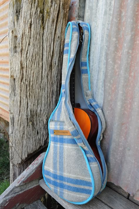 Repurposed: Old Blanket come Guitar Case Wool Blanket Upcycle, Sewing Shed, Blanket Craft, Guitar Diy, Woollen Blankets, Guitar Bag, Wool Blankets, Quick Stitch, Vintage Blanket