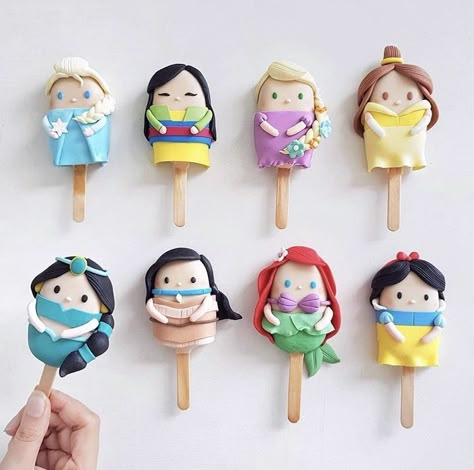 Princess Cakesicles, Cakesicles Ideas, Cute Disney Princess, Princess Cake Pops, Popsicles Cake, Disney Desserts, Disney Princess Cake, Rainbow Food, Cute Baking