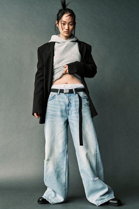 New Woman | ZARA United States Zara Wide Leg Jeans, Slouchy Jeans, Belted Blazer, Shirt Tucked In, Urban Looks, Denim Maxi Skirt, Wide Jeans, Zara Jeans, Women Trends