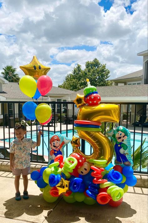 Mario Bros Balloon Bouquet, Super Mario Balloon Decorations, Mario Birthday Balloon Arch, Super Mario Balloon Bouquet, Mario Balloon Bouquet, Mario Balloon Decorations, Super Mario Birthday Party Decorations, Rubber Ducky Birthday, Mario Kart Party