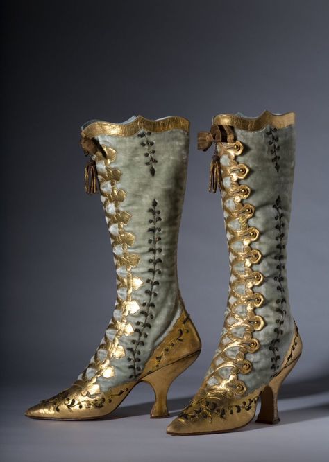 13 Things I Found on the Internet Today (Vol. DLXXXII) Moda Steampunk, Bata Shoes, Historical Shoes, Victorian Shoes, Button Boots, Velvet Boots, Historic Fashion, Old Shoes, High Heels Boots