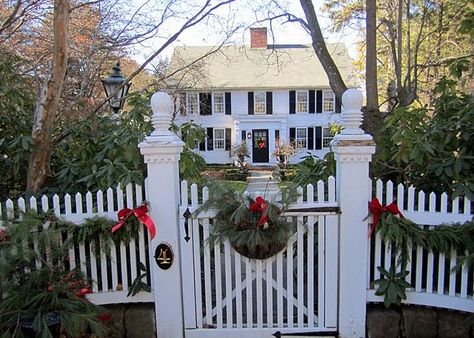 Gorgeous! White House Black Shutters, Fence Backyard, New England Christmas, Black Shutters, Colonial Exterior, Front Gate, White Picket Fence, New England Homes, Golden Gate Park