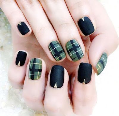 Scottish Nail Designs, Plaid Gel Nails, Black Plaid Nails, Scottish Nails, Checked Nails, Plaid Nail Designs, Plaid Nail Art, Nail Art Pictures, Plaid Nails