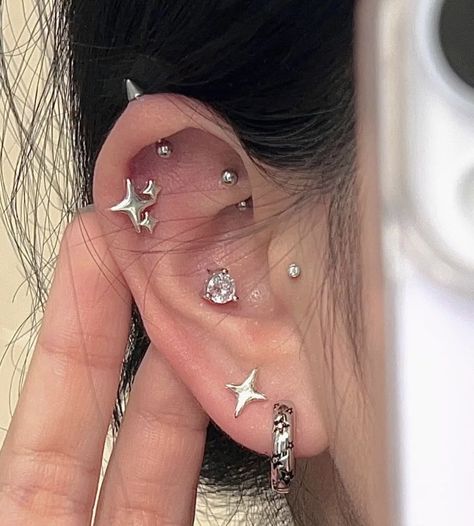 Ušný Piercing, Cool Ear Piercings, Pretty Ear Piercings, Cute Ear Piercings, Cool Piercings, Piercing Inspo, Cute Piercings, Piercings Jewelry, Body Jewelry Piercing