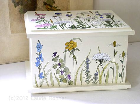 Woodburning Crafts, Wooden Box Diy, Hand Painted Wooden Box, Furniture Box, Wooden Memory Box, Paint Inspo, Memory Boxes, Painted Box, Woodland Flowers