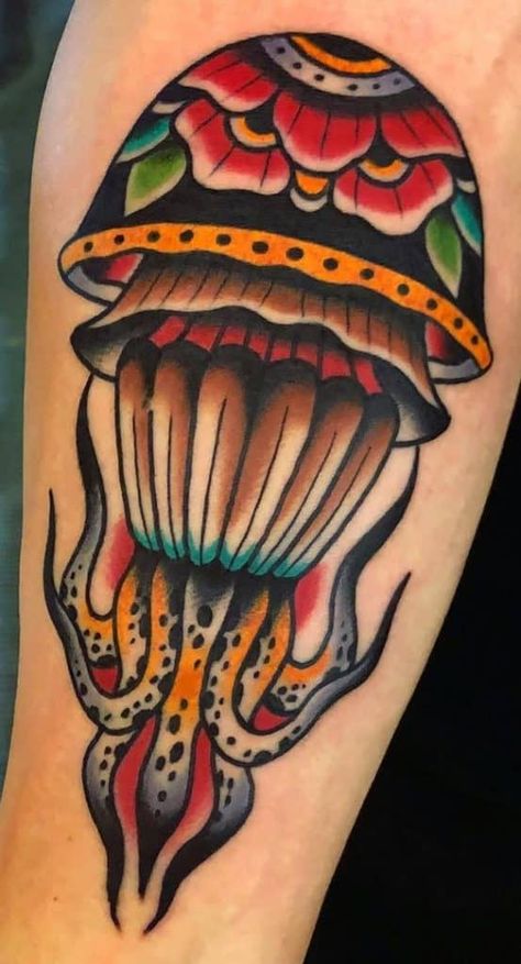 Traditional Marine Life Tattoo, Ocean Traditional Tattoo, Traditional Jellyfish Tattoo, Tato Flash, Tato Tradisional, Tato Dengan Makna, Traditional Tattoo Inspiration, Traditional Style Tattoo, Jellyfish Tattoo